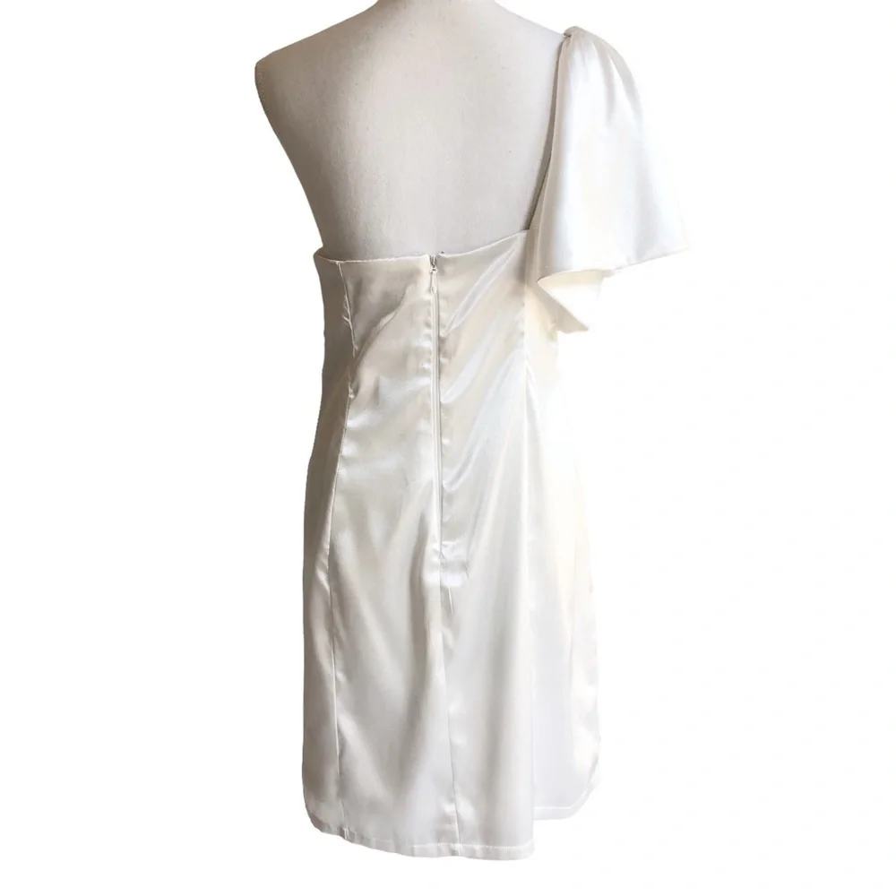 Lulu’s Love The Applause White Satin One Shoulder Dress Large